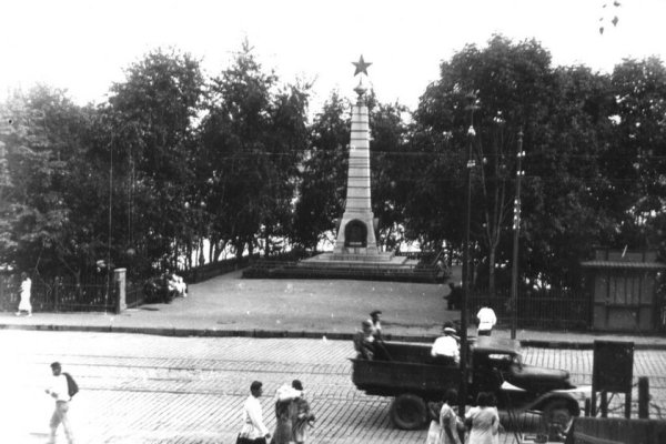 Памятник «Жертвам Революции». 1930-е годы.