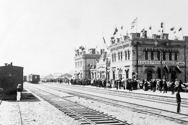 Здание железнодорожного вокзала. Владивосток. Конец XIX века