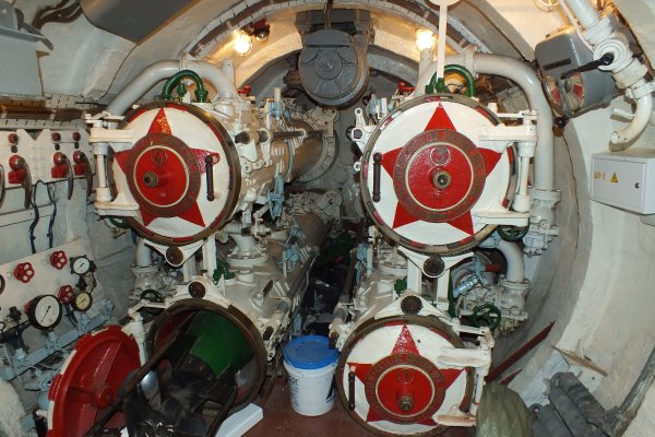 Внутри музея-мемориала «Подводная лодка С-56»